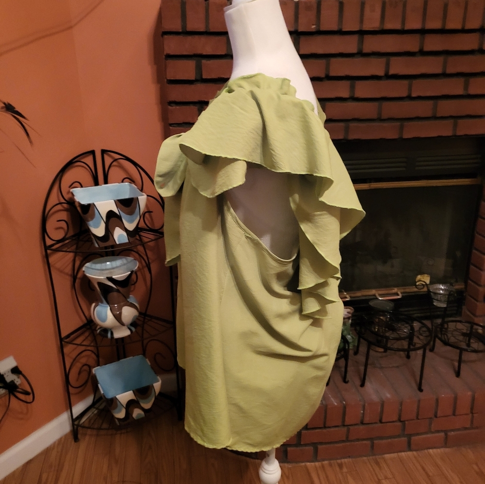 Elegant Green Ruffle Top - Picture 4 of 4